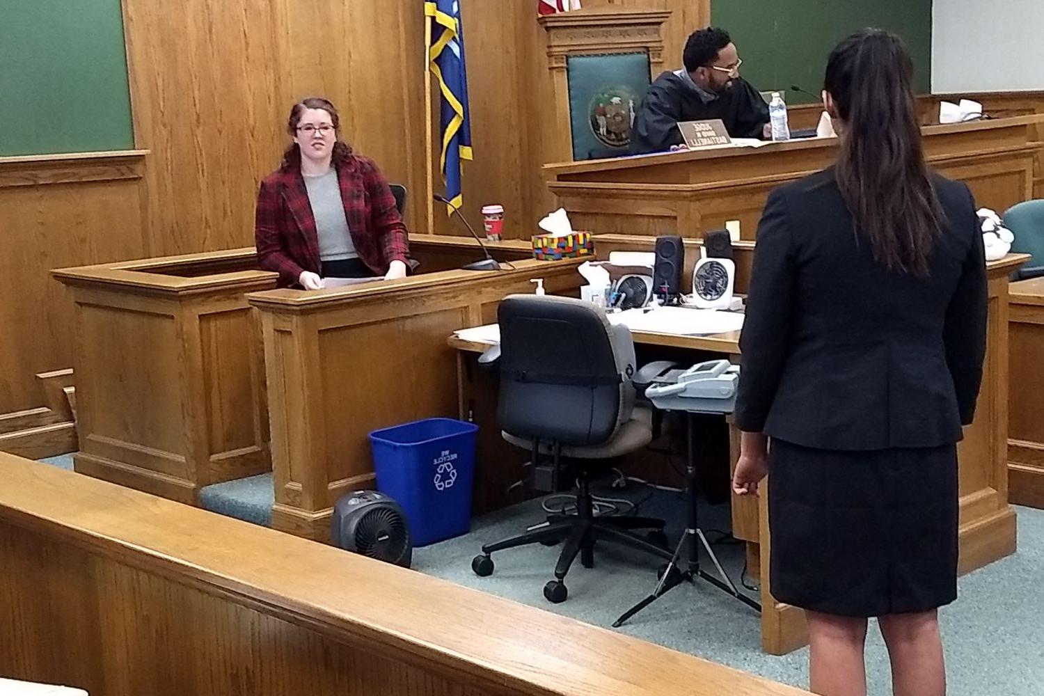 2018年模拟审判比赛在基诺沙县法院举行.
